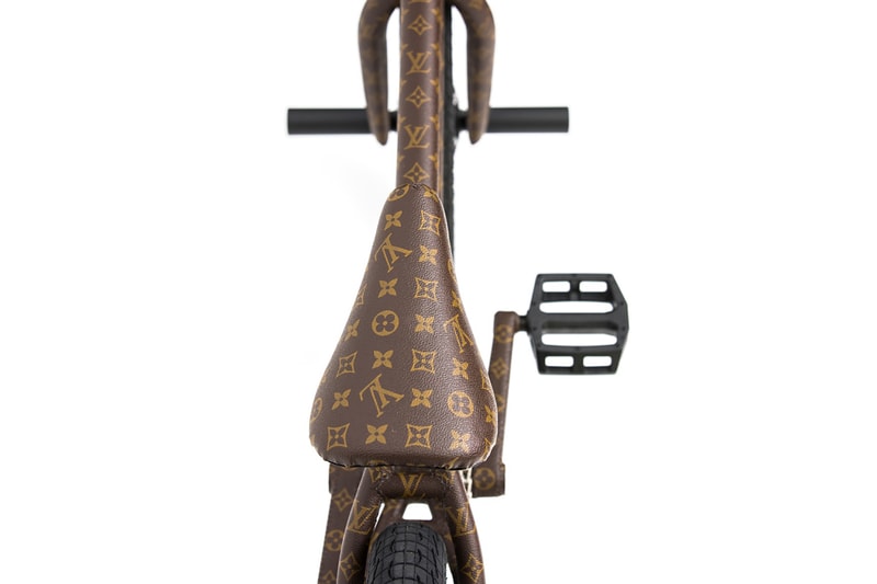 루이비통 모노그램 입은 BMX 자전거 218 카푸신 2017 봄, 여름 nigel sylvester 218 capucine louis vuitton bmx bike