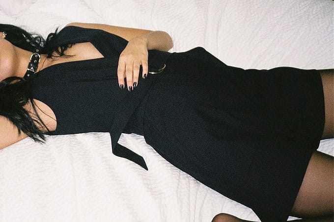 릭 오웬스, 헬무트 랭 등을 포함한 /017의 퇴폐적인 화보