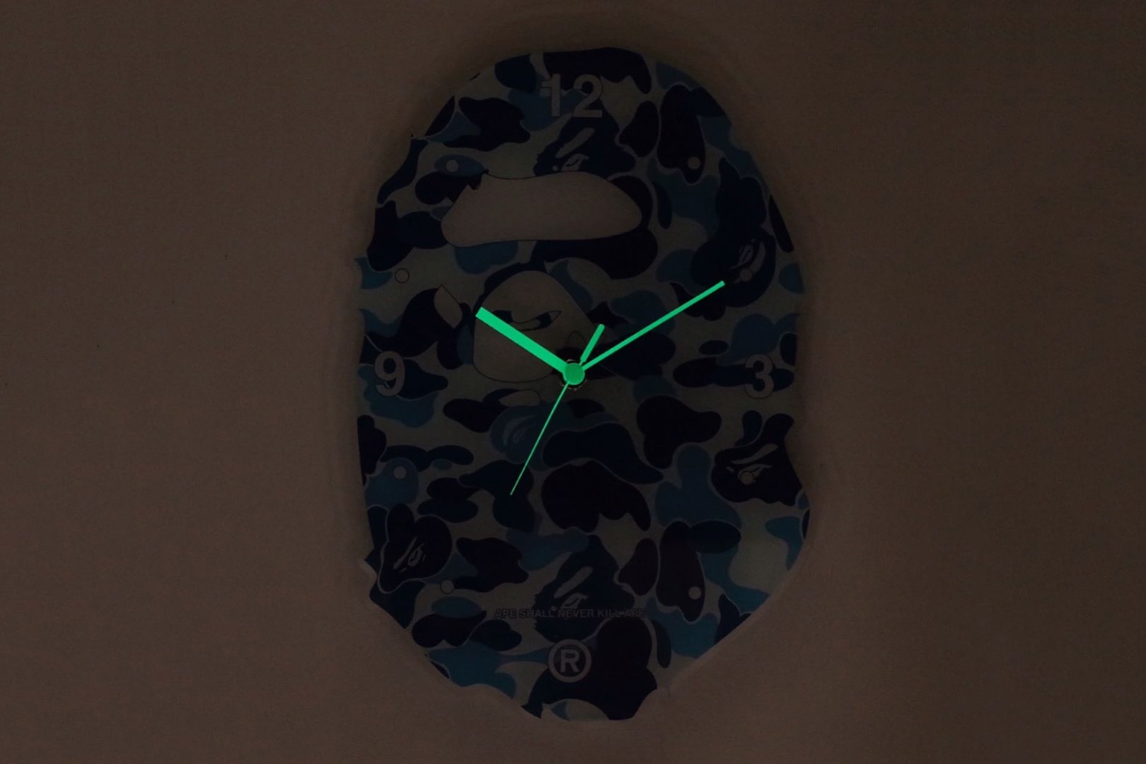 베이프 에이프 카무플라주 벽시계 Bape ape head camouflage glow in the dark wall clock 2017
