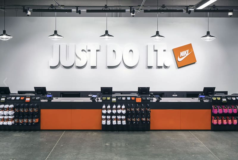 나이키 아울렛에서 신발 800켤레를 훔친 사나이