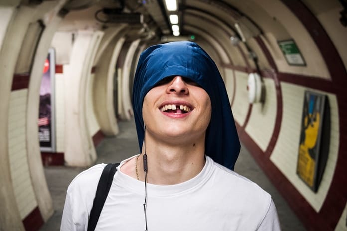 블론디 맥코이의 첫 패션 필름 'Land of the Livid' 보기