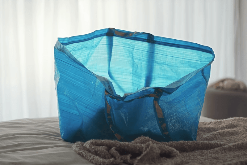 세상에서 가장 '열일하는' 가방은? 이케아 쇼핑백 30주년 기념 영상