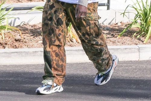 칸예 웨스트 이지 러너 & 슬라이더 유출