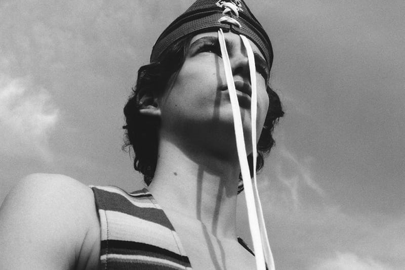 살바도르 달리의 집에서 촬영한 로에베 2018 SS 남성 컬렉션 룩북