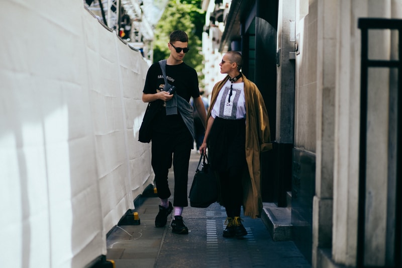 런던 컬렉션 맨즈 2018 봄 여름 패션위크 london fashion week mens spring summer street style lcm