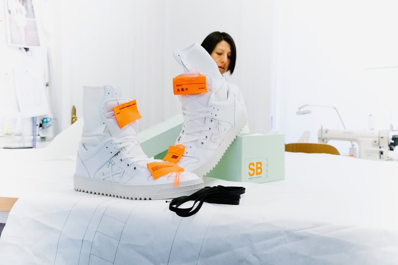 오프 화이트 2018 spring summer 런웨이 운동화 팝업 개최 off white sneaker empty gallery