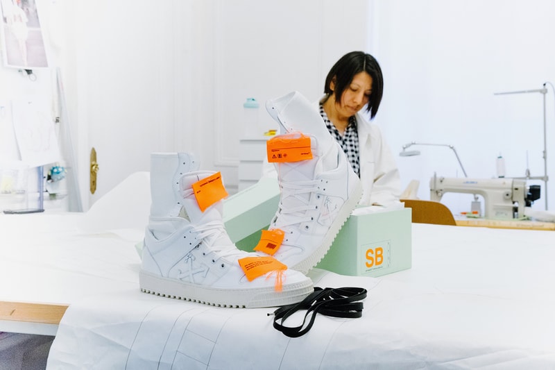 오프 화이트 2018 spring summer 런웨이 운동화 팝업 개최 off white sneaker empty gallery
