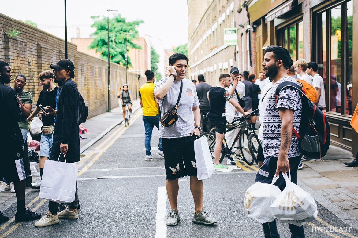브이론 런던 팝업 현장 거리 패션 2017 vlone london popup street style snaps