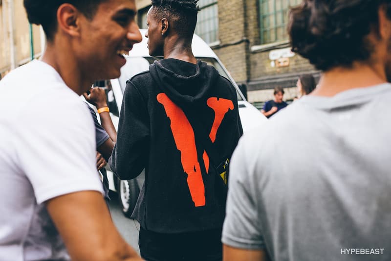 브이론 런던 팝업 현장 거리 패션 2017 vlone london popup street style snaps