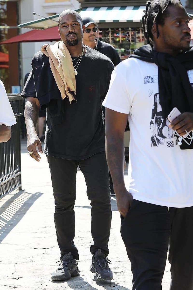 칸예 웨스트 이지 러너 올블랙 색상 포착 2017 kanye west adidas originals yeezy runner all black