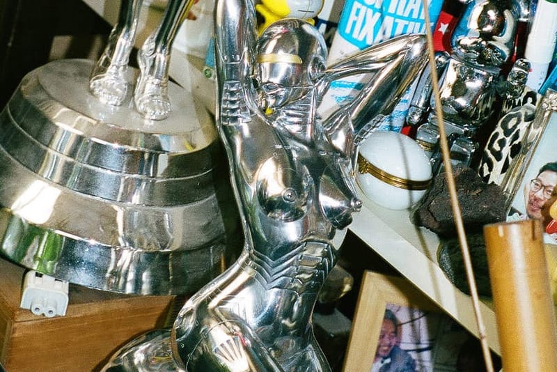 소라야마 하지메, 그의 혼란스러운 스튜디오 들여다 보기