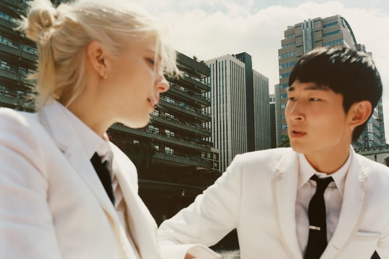 톰 브라운 런던 매장 기념 여름 테니스 컬렉션