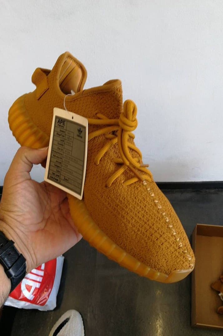 이지 부스트 350 V2 미드나잇 블루 골드 오크 2017 adidas originals yeezy boost midnight blue gold ochre