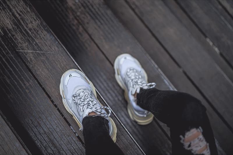 발렌시아가 트리플 S '크림' 착용샷 balenciaga triple s cream on foot 2017
