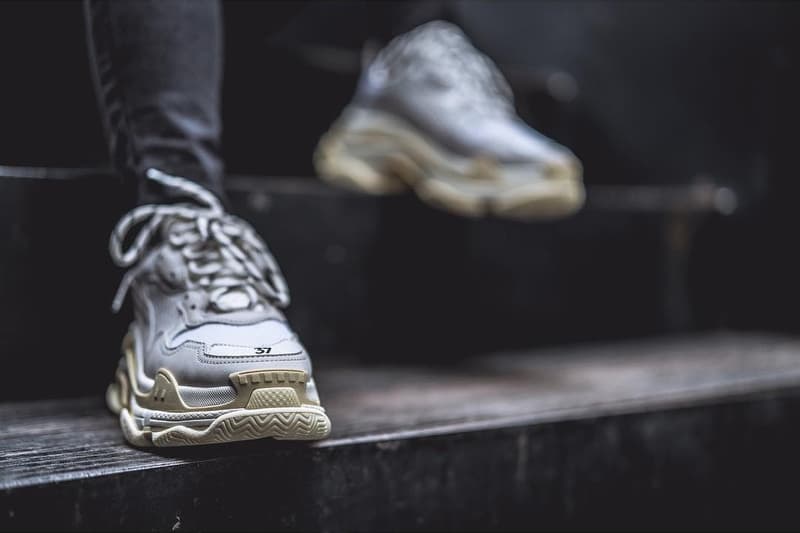 발렌시아가 트리플 S '크림' 착용샷 balenciaga triple s cream on foot 2017