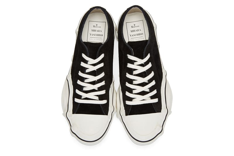 70만 원 넘는 미하라 야스히로의 '불완전' 로우탑