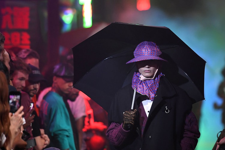 라프 시몬스의 2018 SS 차이나타운 런웨이 영상