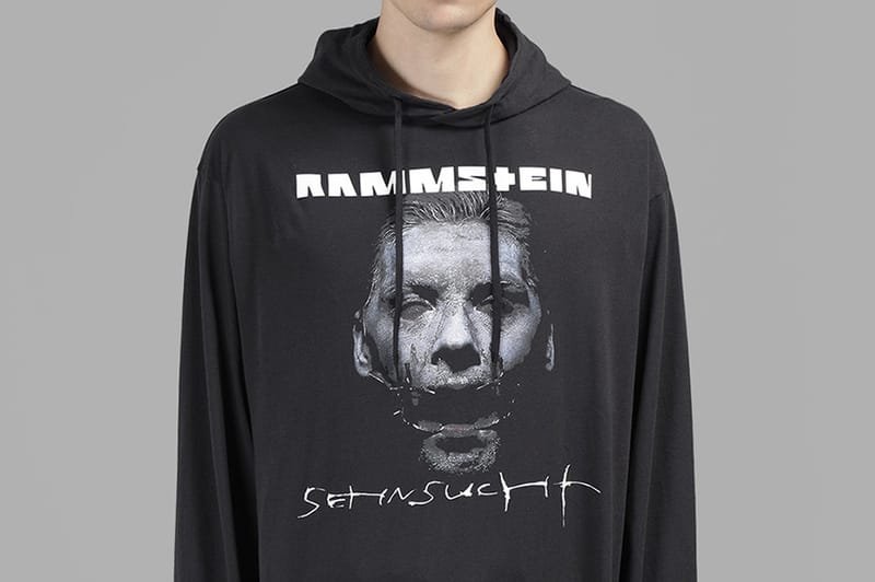 베트멍 후드에 새겨진 밴드는 누구?