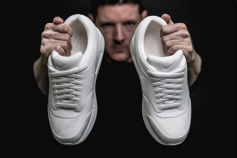 카라라 대리석으로 제작한 에어맥스