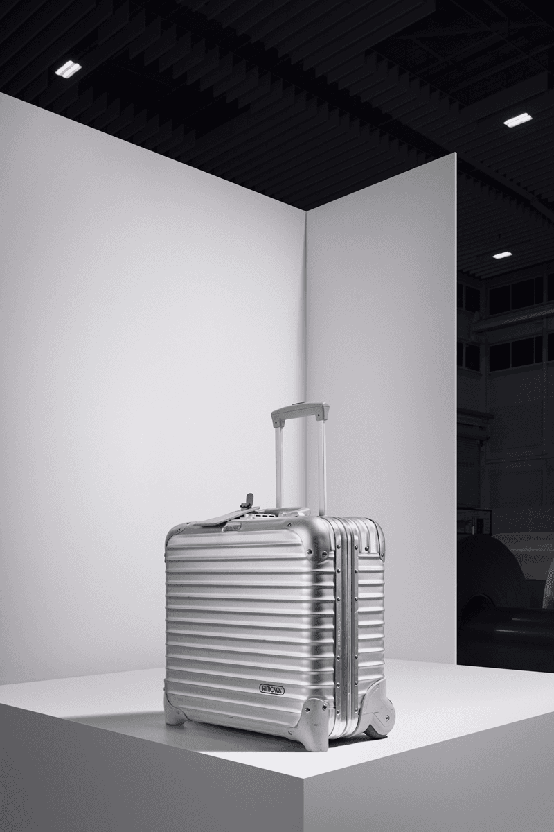 리모와 알루미늄 캐리어 80주년 기념하는 '아이콘' 캠페인 rimowa 80th anniversary icon campaign 2017