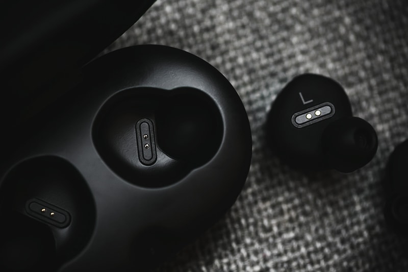 뱅앤 울룹슨 무선 이어폰 베오플레이 e8 출시 공개 2017 BANG & OLUFSEN wireless earphone