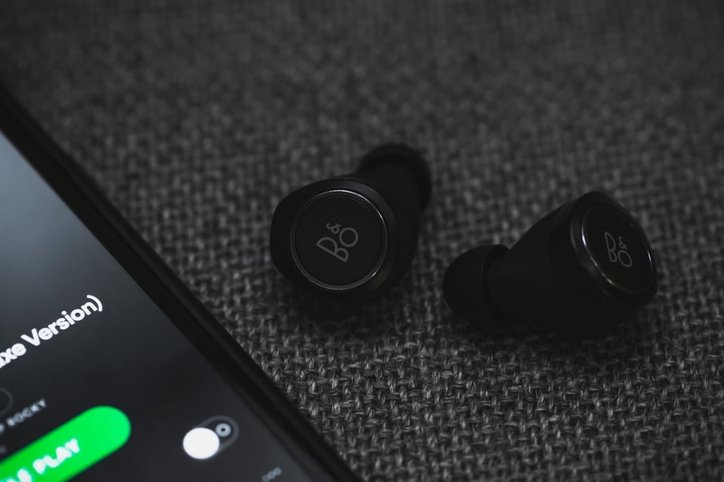 뱅앤 울룹슨 무선 이어폰 베오플레이 e8 출시 공개 2017 BANG & OLUFSEN wireless earphone