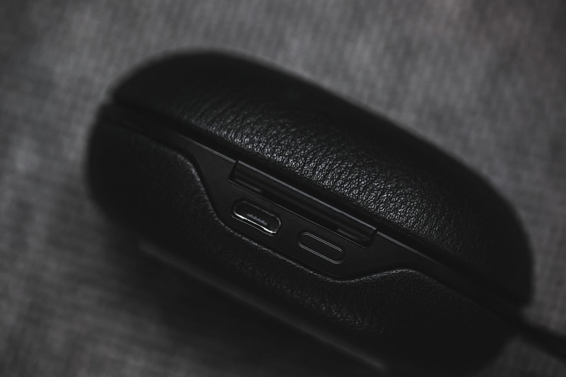 뱅앤 울룹슨 무선 이어폰 베오플레이 e8 출시 공개 2017 BANG & OLUFSEN wireless earphone