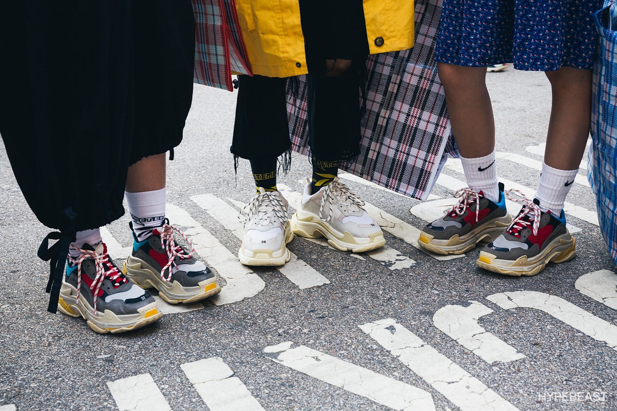 베트멍 홍콩 팝업 현장 & 제품 사진 2017 vetements hong kong pop up streetsnaps reebok