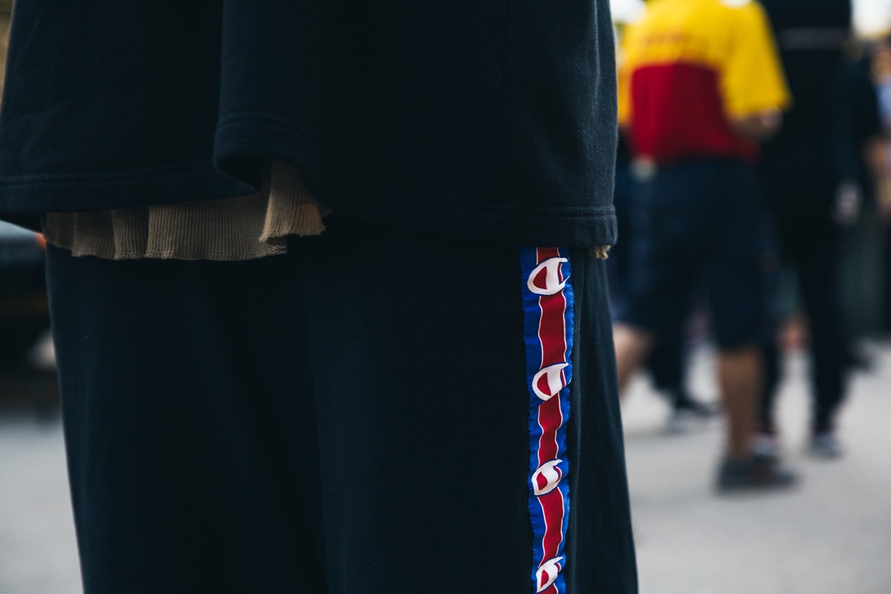 베트멍 홍콩 팝업 현장 & 제품 사진 2017 vetements hong kong pop up streetsnaps reebok