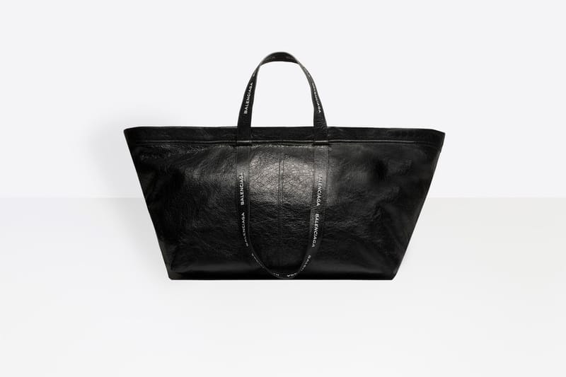 발렌시아가 ‘죄인’ 컬렉션 착용 사진 & 추가 제품군