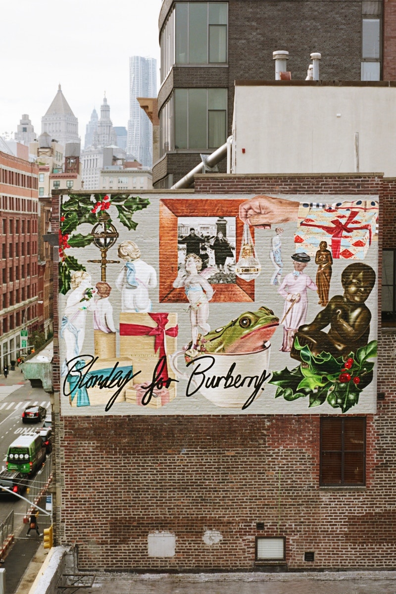 블론디 맥코이 버버리 뉴욕 벽화 blondey mccoy burberry murals 2017
