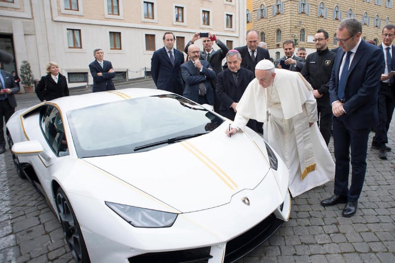 람보르기니 우라칸 선물 받은 프란치스코 교황