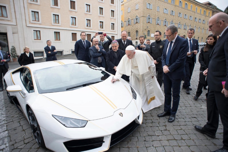 프란치스코 교황 람보르기니 우라칸 슈퍼카 2017 pope francis lamborghini huracan