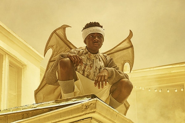 <기묘한 이야기>에 출연 중인 16세 배우의 언더커버 스타일링