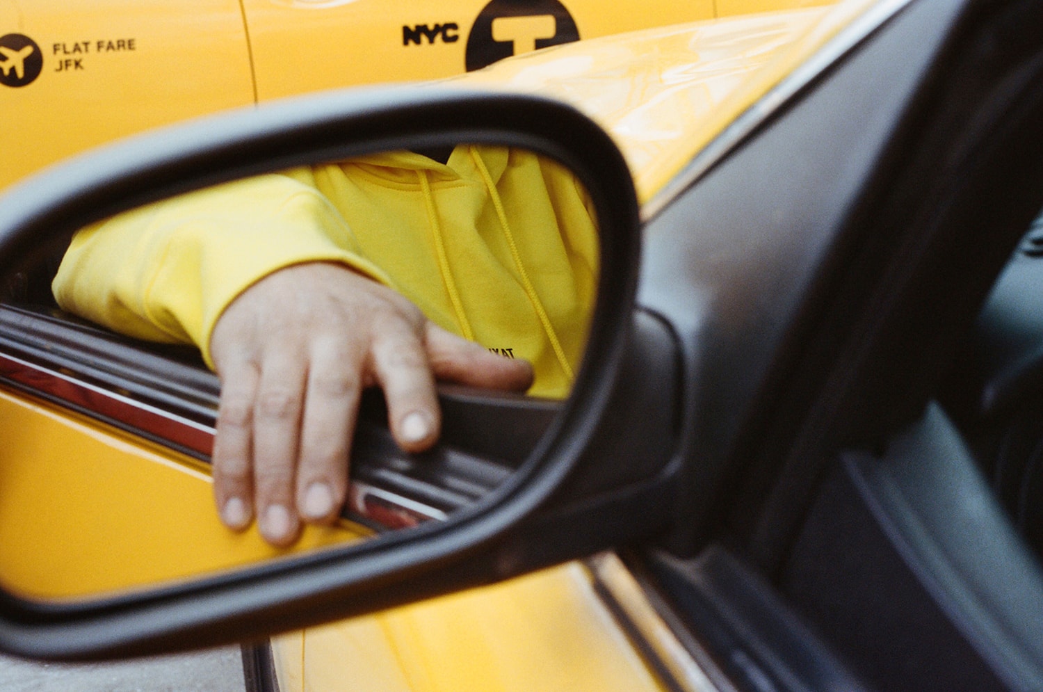헬무트 랭 뉴욕 택시 프로젝트 2017 helmut lang taxi project new york city barneys bergdorf goodman harrods harvey nichols matches fashion selfridges