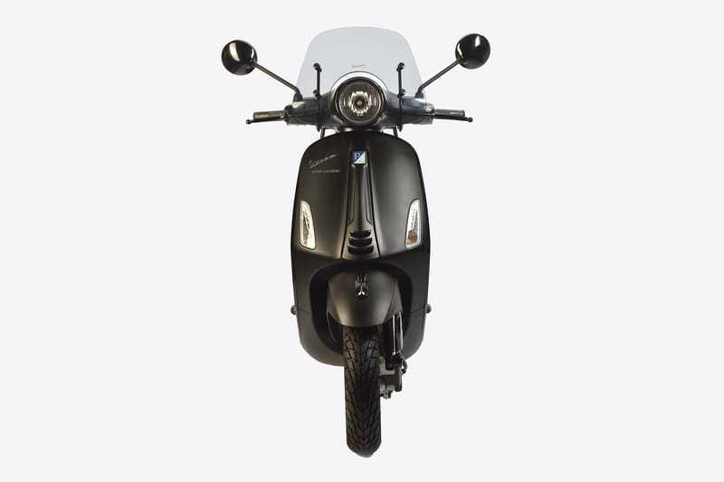 생 로랑 x 꼴레뜨 추가 사진 & 아라키 노부요시 전시