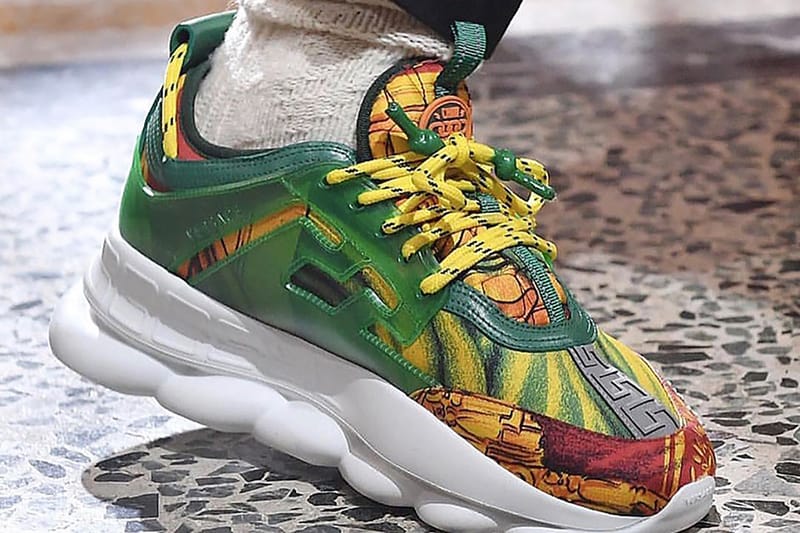 前 아디다스 이지 디자이너의 투 체인즈 x 베르사체 스니커