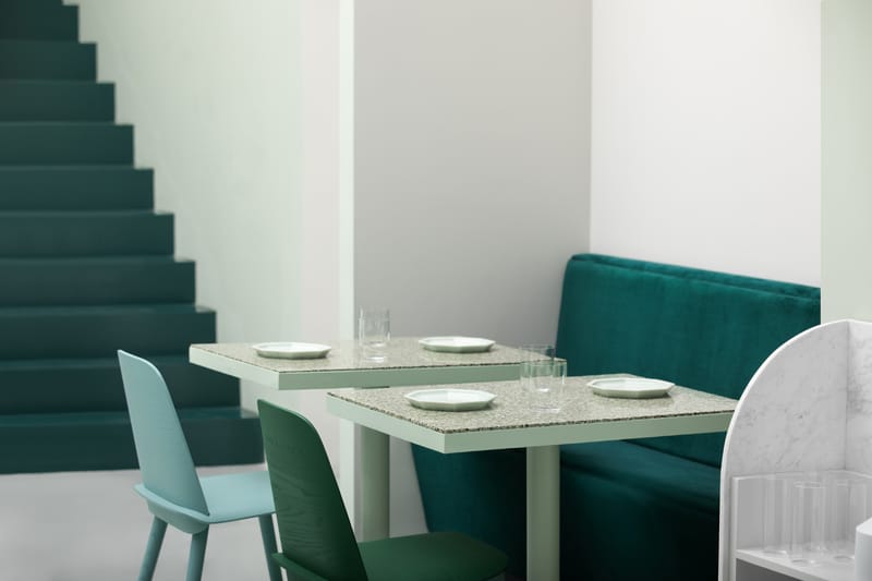 웨스 앤더슨의 <그랜드 부다페스트 호텔>을 모티브 삼은 카페