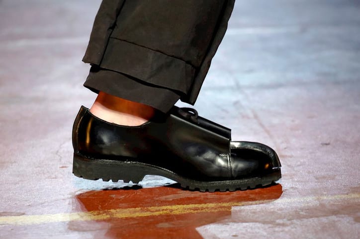 런던 남성 패션위크 2018 FW 런웨이를 누빈 협업 신발 3종