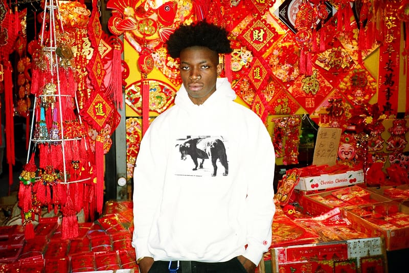 도버 스트릿 마켓의 설날 기념 ‘개의 해’ 한정 티셔츠 컬렉션