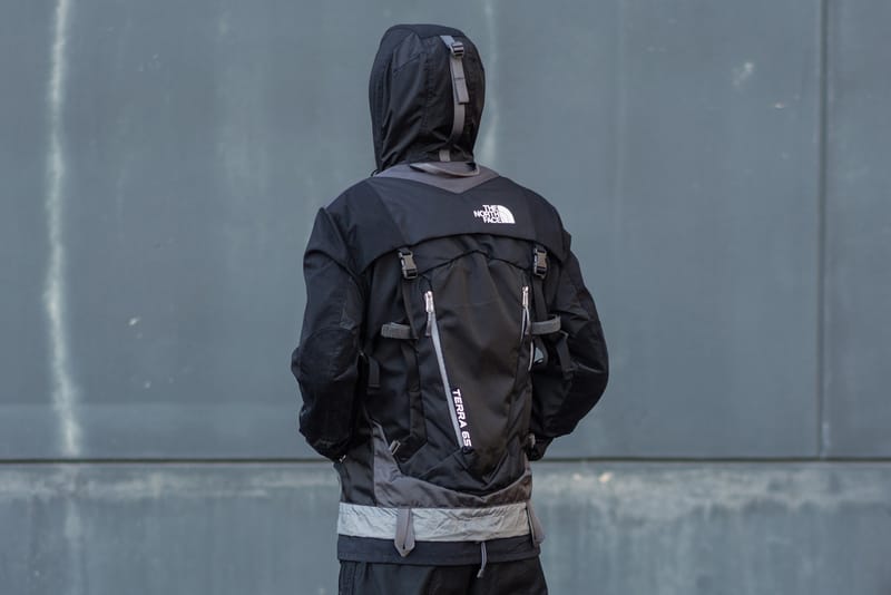노스페이스 x 준야 와타나베 '재킷 백팩 하이브리드' 검은색 포착