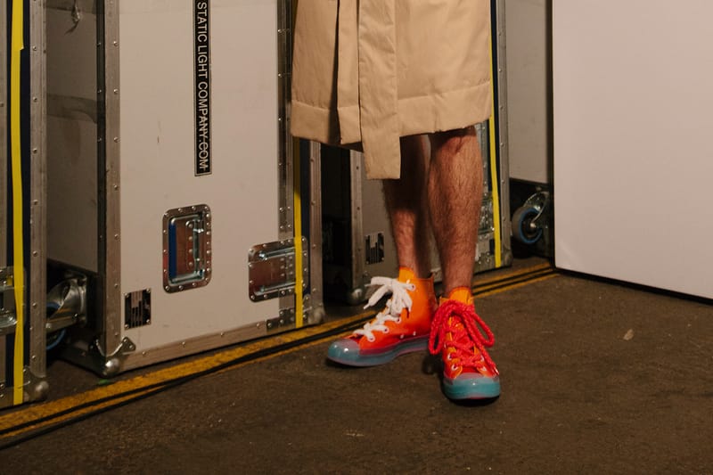 J.W. 앤더슨 2018 FW 런웨이에 등장한 새로운 컨버스 협업