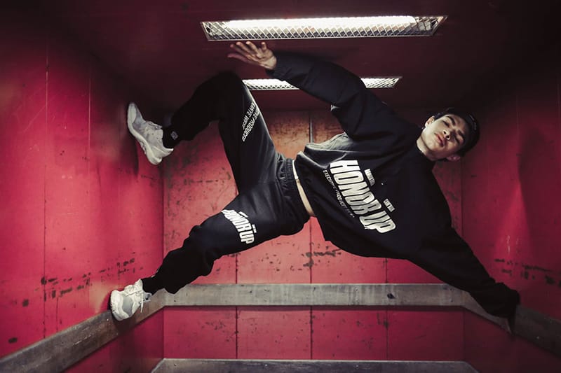 칸예 웨스트가 디자인한 <Honor Up> 굿즈 룩북