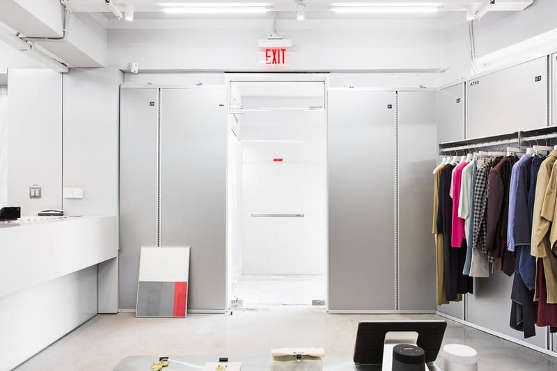 슬로우 스테디 클럽 디스커버리 개점