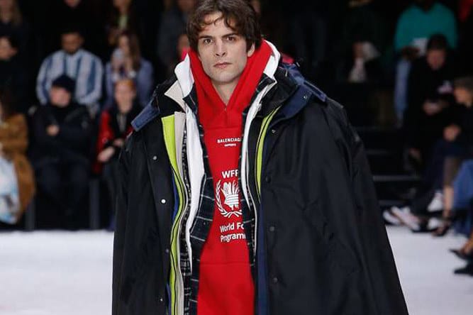 발렌시아가 2018 FW 컬렉션 & 새로운 어글리 스니커