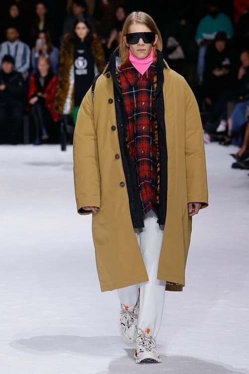 발렌시아가 2018 가을, 겨울 컬렉션  새로운 어글리 스니커 balenciaga fall 2018 runway