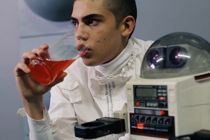 2082년의 우주인을 상상한 C2H4 2018 SS 룩북