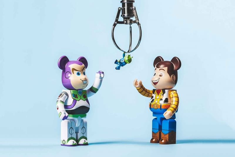 베어브릭 메디콤 토이 슈프림 카우스 경매 2018 bearbrick medicom toy toy story supreme kaws heritage auctions