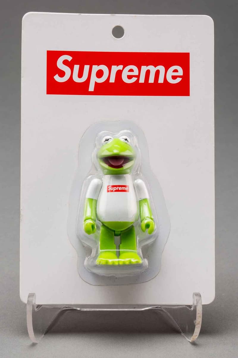 베어브릭 메디콤 토이 슈프림 카우스 경매 2018 bearbrick medicom toy toy story supreme kaws heritage auctions