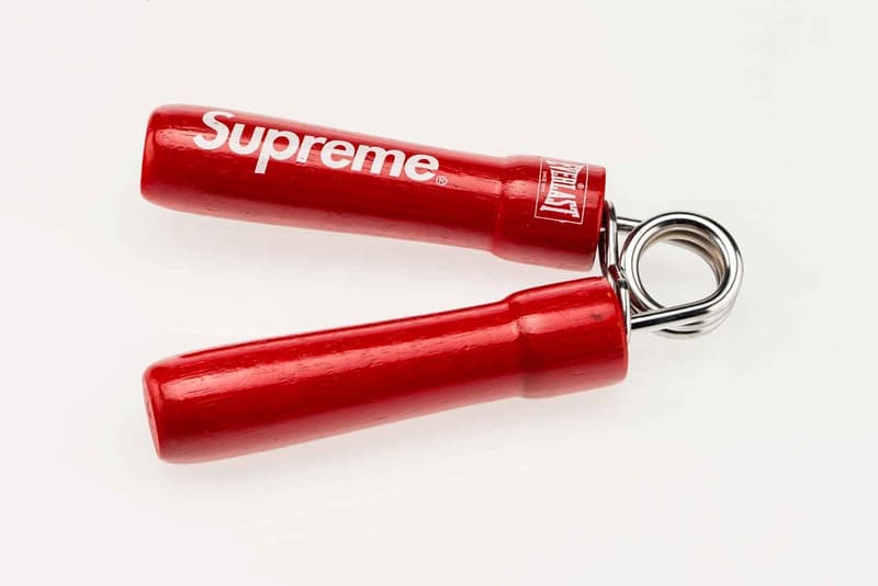 베어브릭 메디콤 토이 슈프림 카우스 경매 2018 bearbrick medicom toy toy story supreme kaws heritage auctions